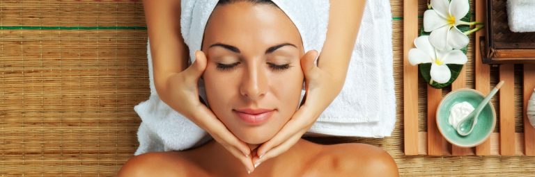 Technique de massage baliné, Essence de Bali, pour équilibre et bien-être chez RenaiSens